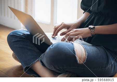 Using online connect technology for business, 59568915