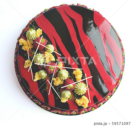 Red and black raspberry cake with pistachio ganache and fresh berries, top view Red and black raspberry cake with pistachio ganache and fresh berries, top view 59571097
