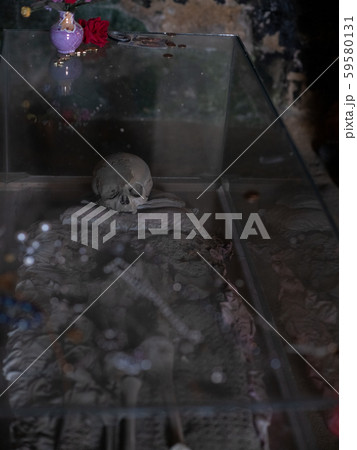 Skull and bones 59580131