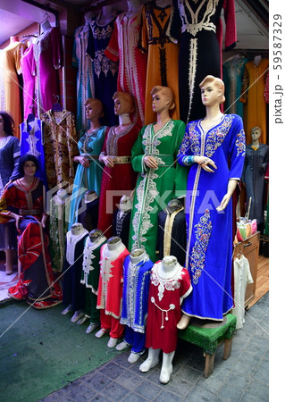モロッコ、カサブランカ、メディナ、市場、民族衣装店 59587329