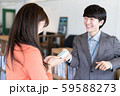 バレンタインデー　男性と女性 59588273