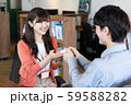 バレンタインデー　男性と女性 59588282