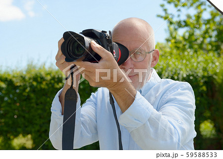 mature man using camera dslr mature man using camera dslr 59588533