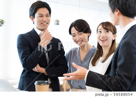 ビジネス　男女　ミーティング 59589054