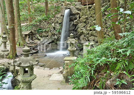 【天の岩戸 (恵利原の水穴)】 三重県志摩市磯部町恵利原 【天の岩戸 (恵利原の水穴)】 三重県志摩市磯部町恵利原 59596612