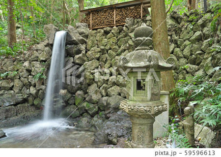 【天の岩戸 (恵利原の水穴)】 三重県志摩市磯部町恵利原 【天の岩戸 (恵利原の水穴)】 三重県志摩市磯部町恵利原 59596613