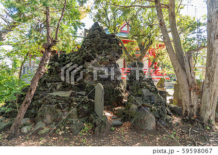 浦安三社稲荷神社富士塚 59598067