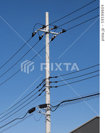 住宅街の送電線 59599604