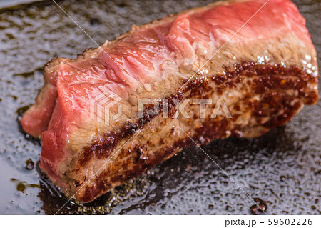 焼き肉 調理シーン 焼き肉 調理シーン 59602226