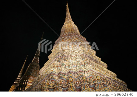 夜のワット・ポー、ワットポー(Wat Pho in Bangkok, Thailand) 夜のワット・ポー、ワットポー(Wat Pho in Bangkok, Thailand) 59602340