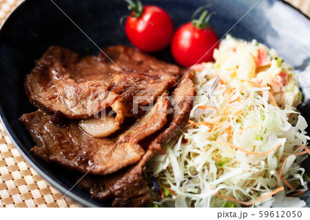 豚肉の生姜焼き 59612050