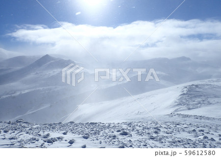 北海道大雪山黒岳、冬の山頂にて 59612580