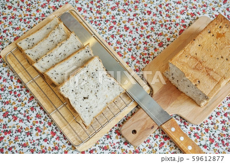 Sesami Bread(黒ゴマ入りの角食パン) Sesami Bread(黒ゴマ入りの角食パン) 59612877