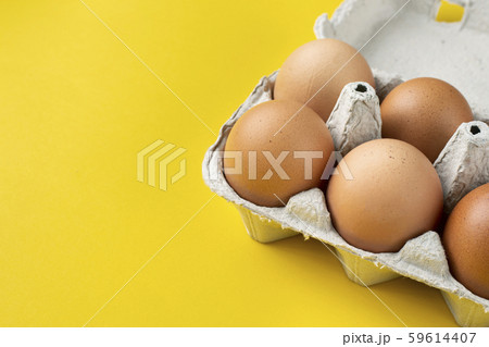 organic chicken eggs 59614407