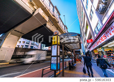 日本の東京都市景観　田園都市線　池尻大橋駅　改札階ゆきエレベーター付近 59616303