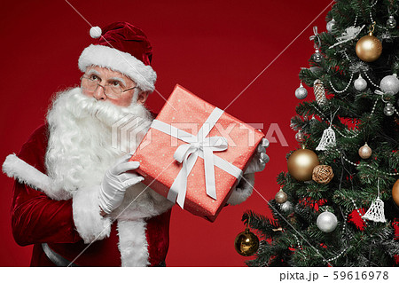 Santa with gift box 59616978