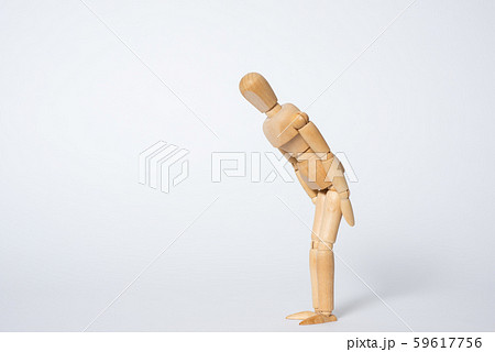 お辞儀のポーズ 59617756