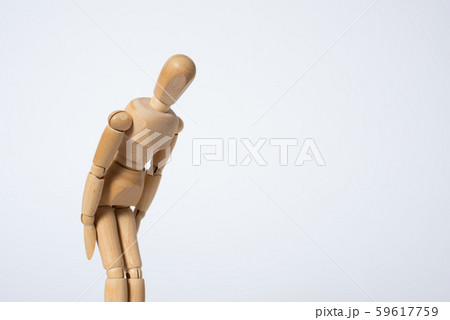お辞儀のポーズ 59617759