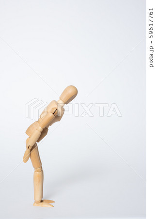 お辞儀のポーズ 59617761