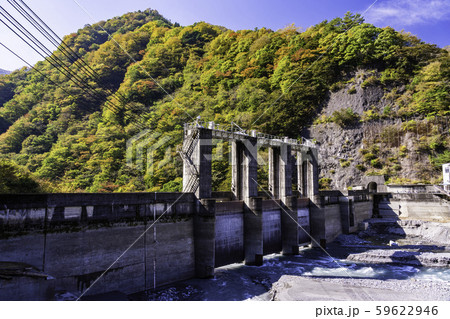 (山梨県)秋の南アルプス街道 奈良田湖のダム・水門 (山梨県)秋の南アルプス街道 奈良田湖のダム・水門 59622946