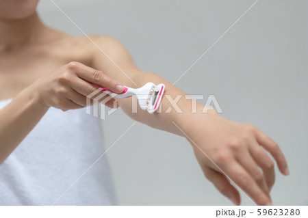 a thirty-something woman 59623280