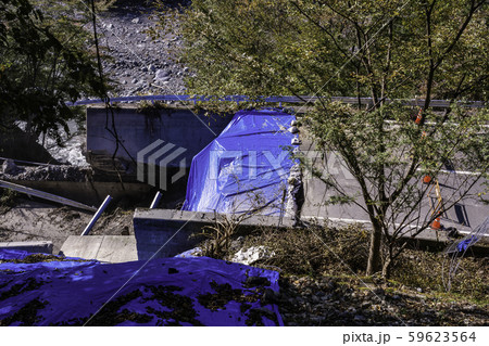 （山梨県）台風で被災した、南アルプス街道・奈良田の道路崩落現場 59623564