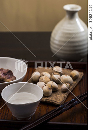 炒り銀杏と日本酒 炒り銀杏と日本酒 59624116