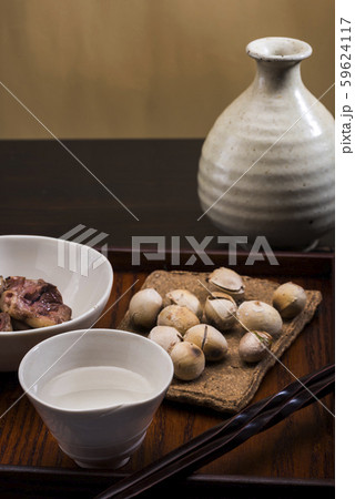 炒り銀杏と日本酒 59624117