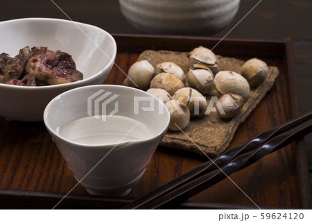 炒り銀杏と日本酒 炒り銀杏と日本酒 59624120