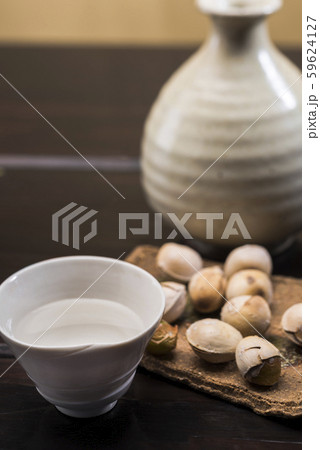 炒り銀杏と日本酒 59624127