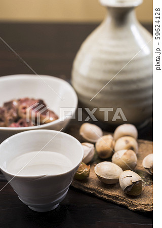 炒り銀杏と日本酒 59624128