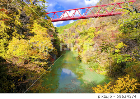 紅葉の駒形峡 59624574