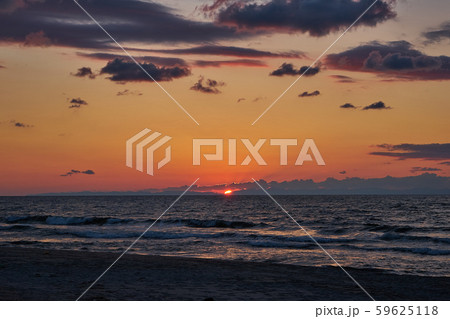 新潟県　日本海の夕日 59625118