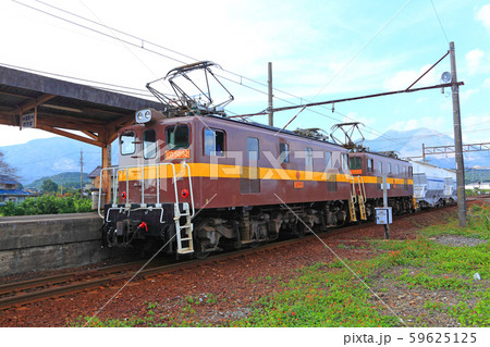 壬生川駅に停車中のED5081牽引のフライアッシュ貨物 壬生川駅に停車中のED5081牽引のフライアッシュ貨物 59625125