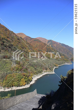 水殿ダムの堤体から梓川を望む 水殿ダムの堤体から梓川を望む 59625535