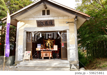 晩秋の北海道函館市湯の川で湯倉神社の境内の風景を撮影 晩秋の北海道函館市湯の川で湯倉神社の境内の風景を撮影 59625861