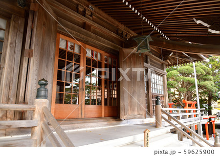 晩秋の北海道函館市湯の川で湯倉神社の境内の風景を撮影 59625900