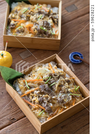 牛肉と卵の他人丼 59628221