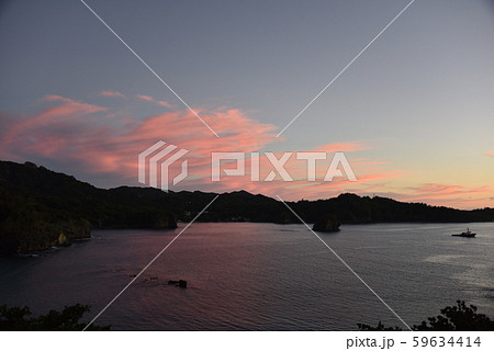 小笠原・父島・境浦の夕焼け 小笠原・父島・境浦の夕焼け 59634414