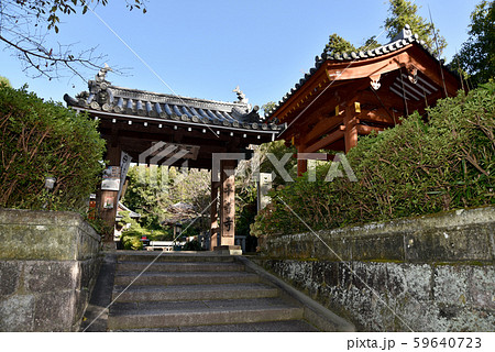 平等寺　山門と鐘楼 59640723