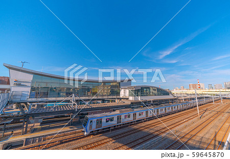 日本の横浜都市景観 SOTETSU 西横浜駅や電車などを望む 日本の横浜都市景観 SOTETSU 西横浜駅や電車などを望む 59645870