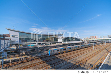日本の横浜都市景観 ＳＯＴＥＴＳＵ 西横浜駅や電車などを望む 59647567