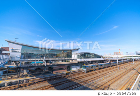 日本の横浜都市景観 ＳＯＴＥＴＳＵ 西横浜駅や電車などを望む 59647568