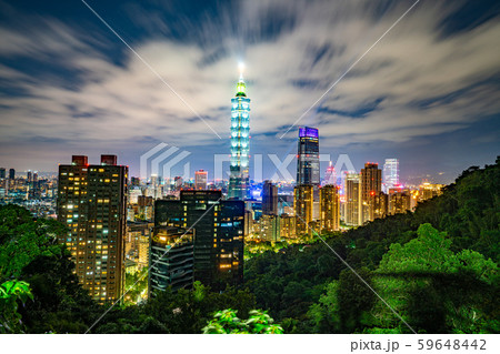台湾　台北夜景　象山　広角 59648442
