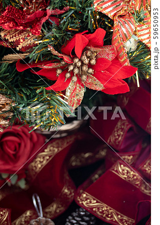 クリスマスツリーとベルベットリボン 59650953