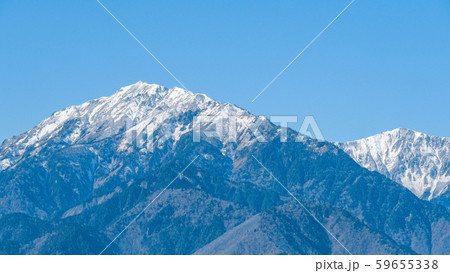 大町市・鷹狩山から望む秋の蓮華岳（左）と赤沢岳（右） 59655338