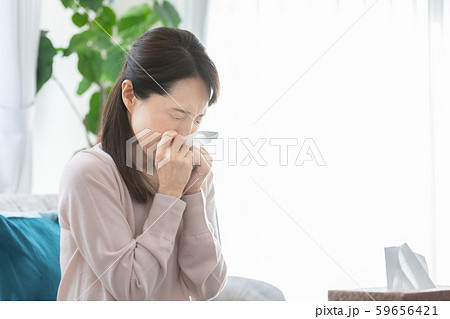 ミドル女性 体調不良  ミドル女性 体調不良  59656421