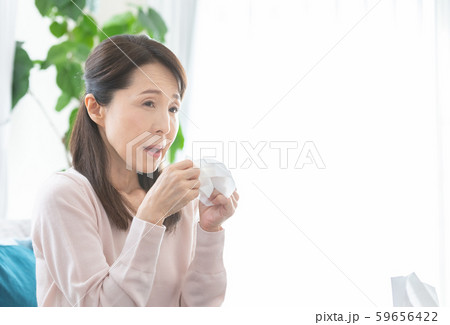 ミドル女性 体調不良 ミドル女性 体調不良 59656422