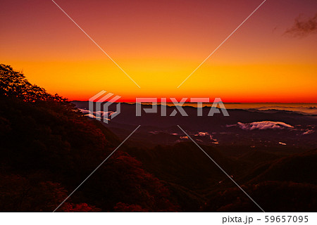 群馬県赤城山・鳥居峠からの日の出 59657095