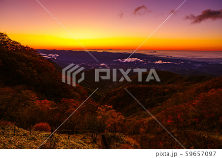 群馬県赤城山・鳥居峠からの日の出 群馬県赤城山・鳥居峠からの日の出 59657097